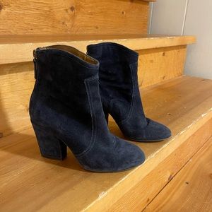 Nine West navy genuine suede ankle boots - size 5.5